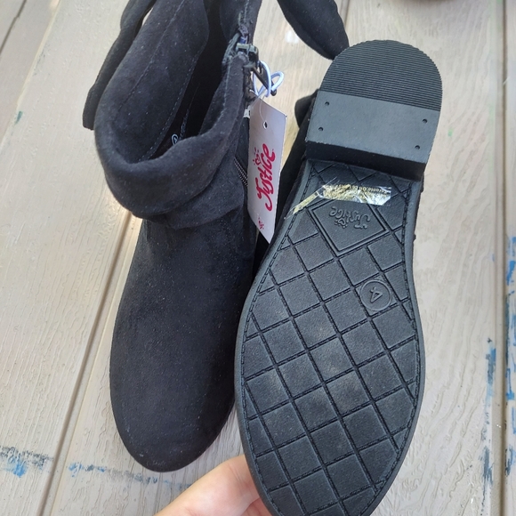NWT girls size 4 short boots - Picture 3 of 3